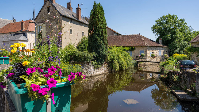 Moulins-Engilbert, France